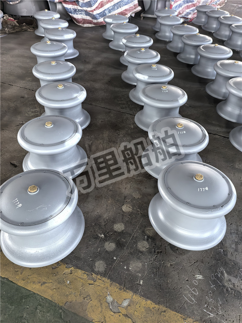 Fairlead roller
